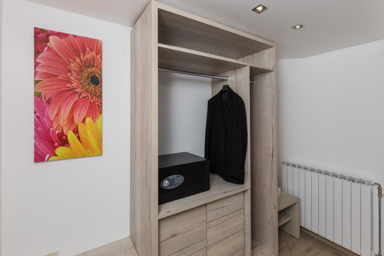 Apartments Carol Royal ツァヴタット エクステリア 写真