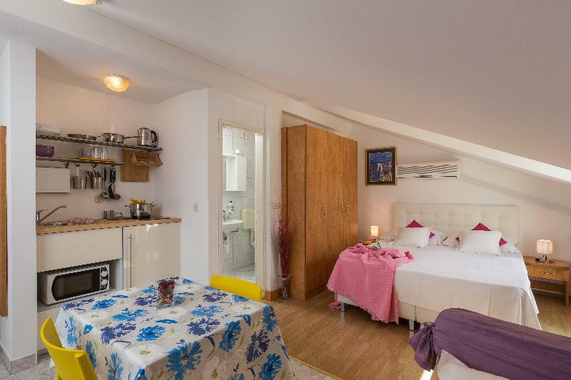 Apartments Carol Royal ツァヴタット エクステリア 写真
